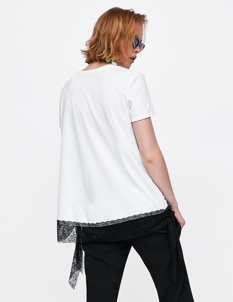 T-Shirt With Lace Appliques - الصورة 3